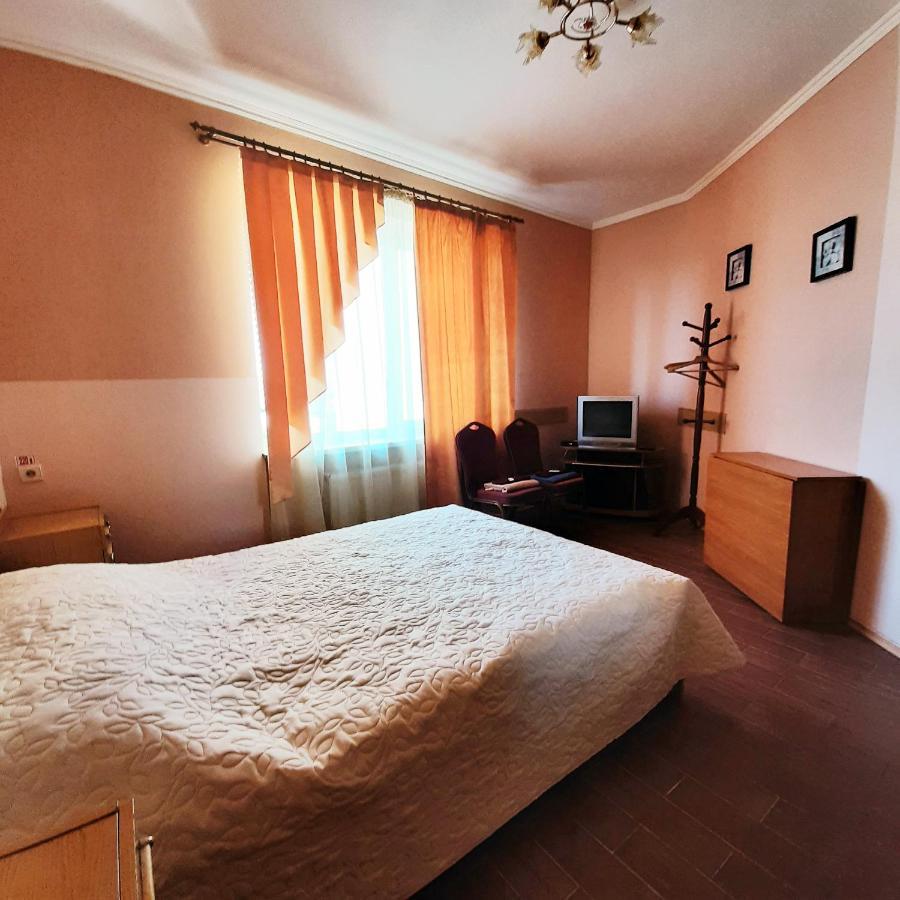 Seven Stars Motel Sumy Eksteriør billede